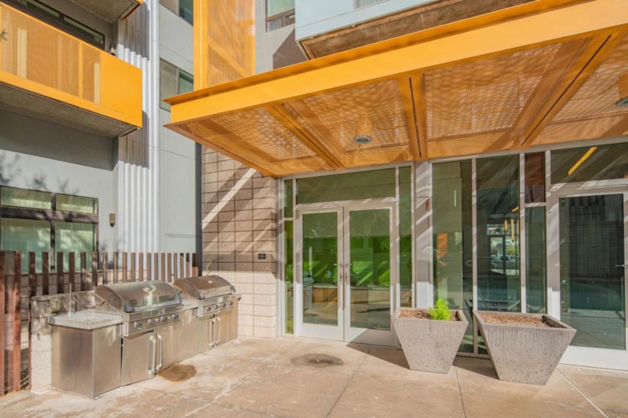 Unique 1bd -central Downtown - Gym, Pool, Parking Lejlighed *