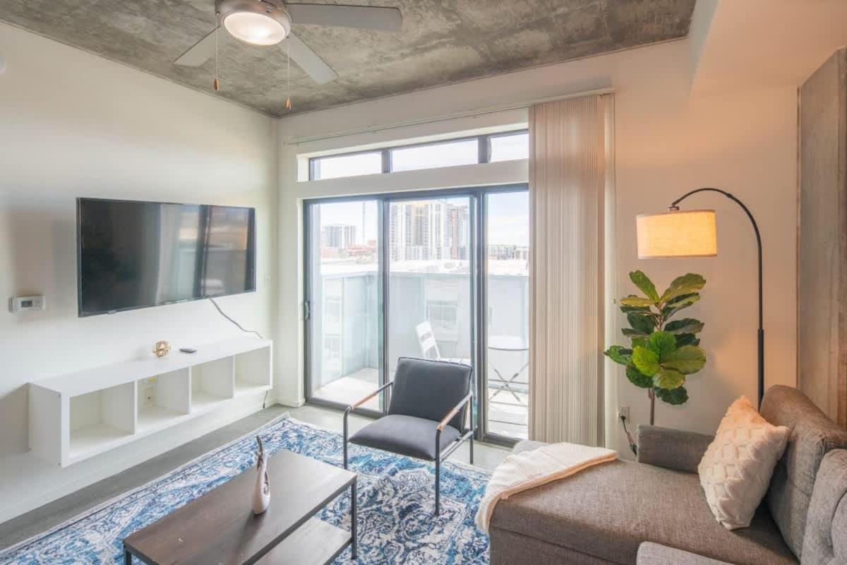 Apartment Unique 1bd -central Downtown - Gym, Pool, Parking
