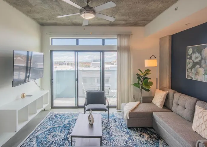 Unique 1Bd -Central Downtown - Gym, Pool, Parking