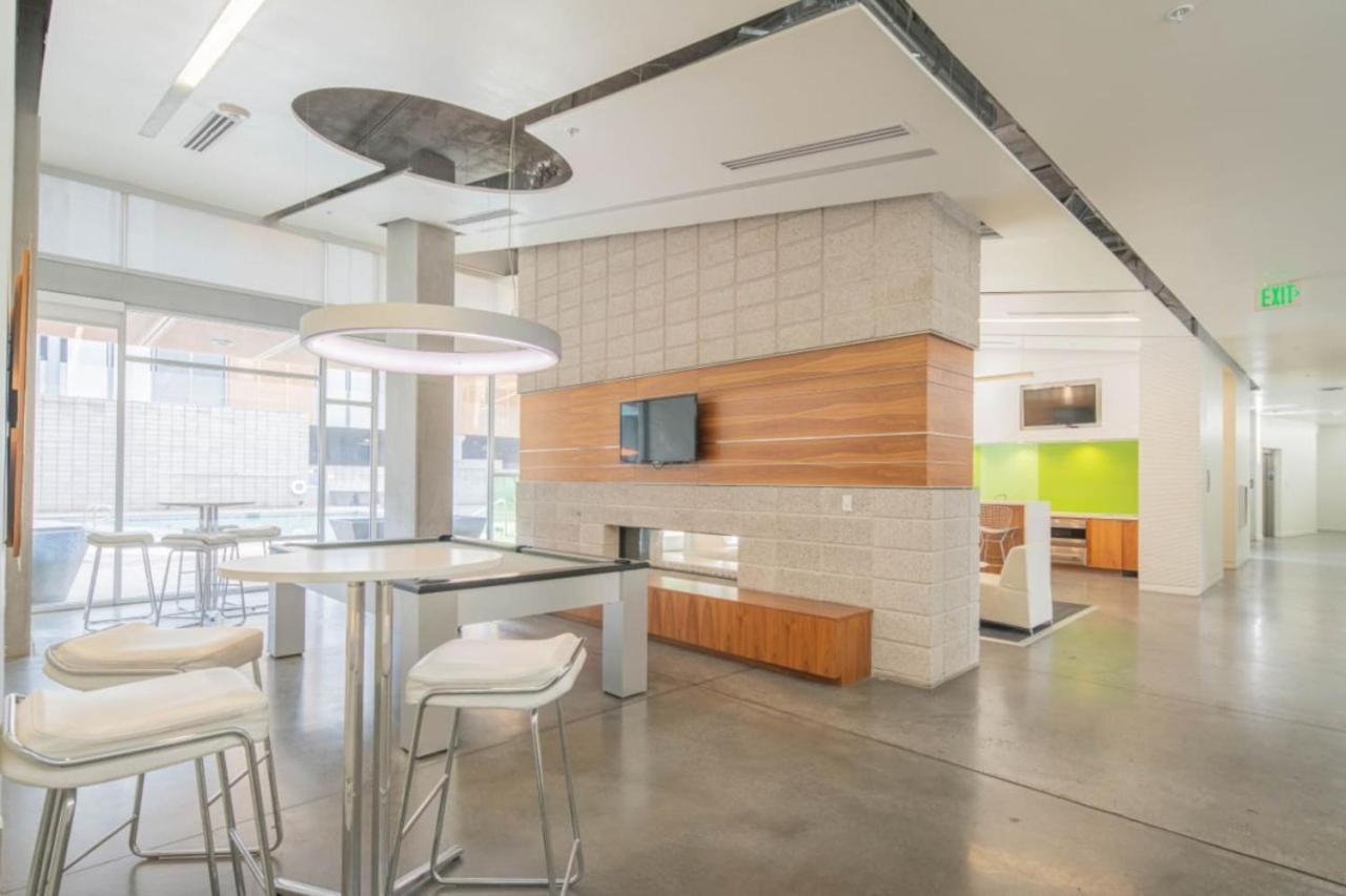 Unique 1bd -central Downtown - Gym, Pool, Parking Apartment *