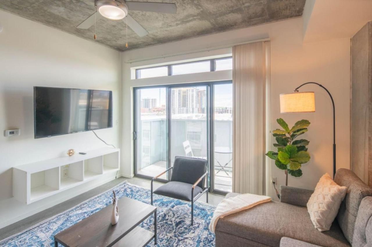 Unique 1bd -central Downtown - Gym, Pool, Parking Apartment *
